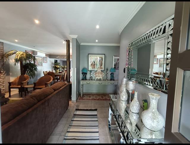 3 BEDROOM HOUSE FOR SALE IN VANDERBIJLPARK SW 2